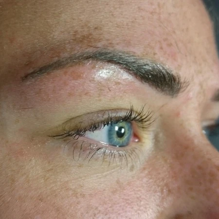 PMU Permanente makeup voor wenkbrauwen blauwe ogen Den Bosch
